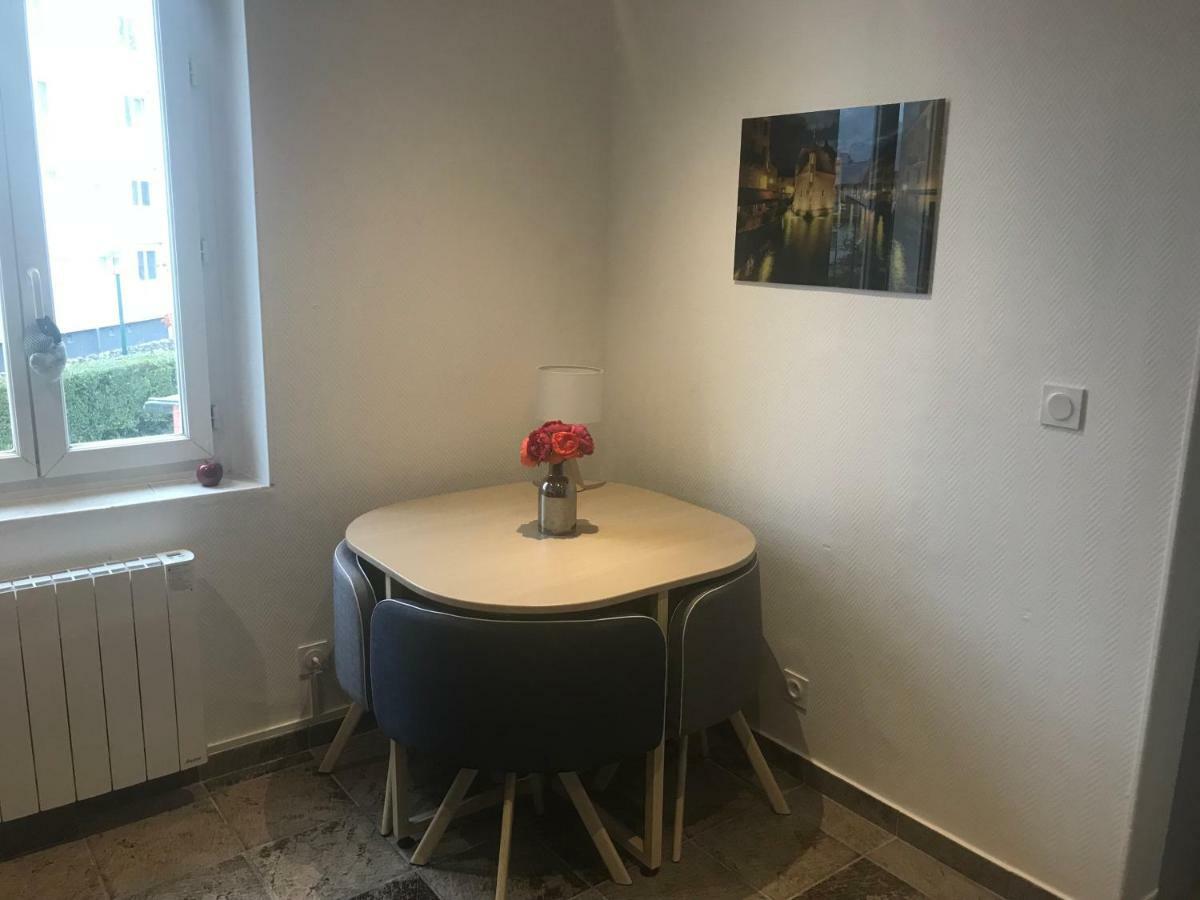 Studio Champagne Au Centre Ville Apartment Annecy Bagian luar foto